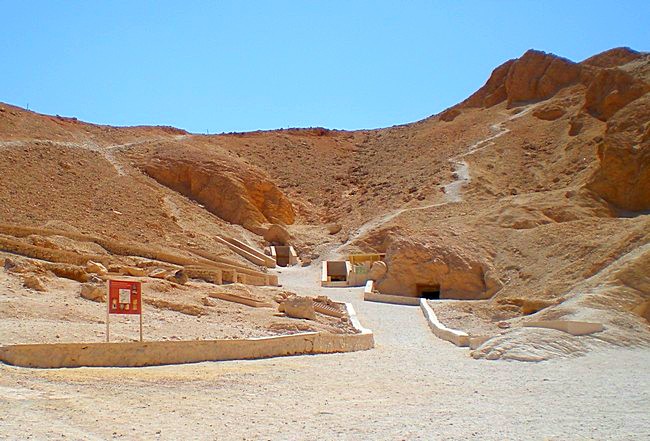  К моменту начала археологических исследований в Долине Царей подавляющее большинство гробниц было уже разграблено. 