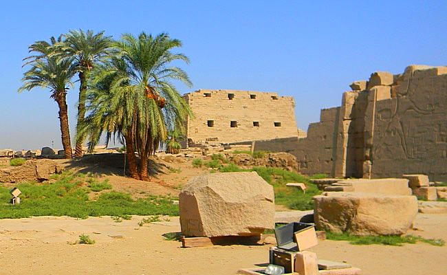 В архитектуре храма можно проследить все периоды истории Египта XVI—XI вв. до н. э. фото 