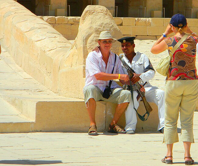Туристов в Египте встречают радушно